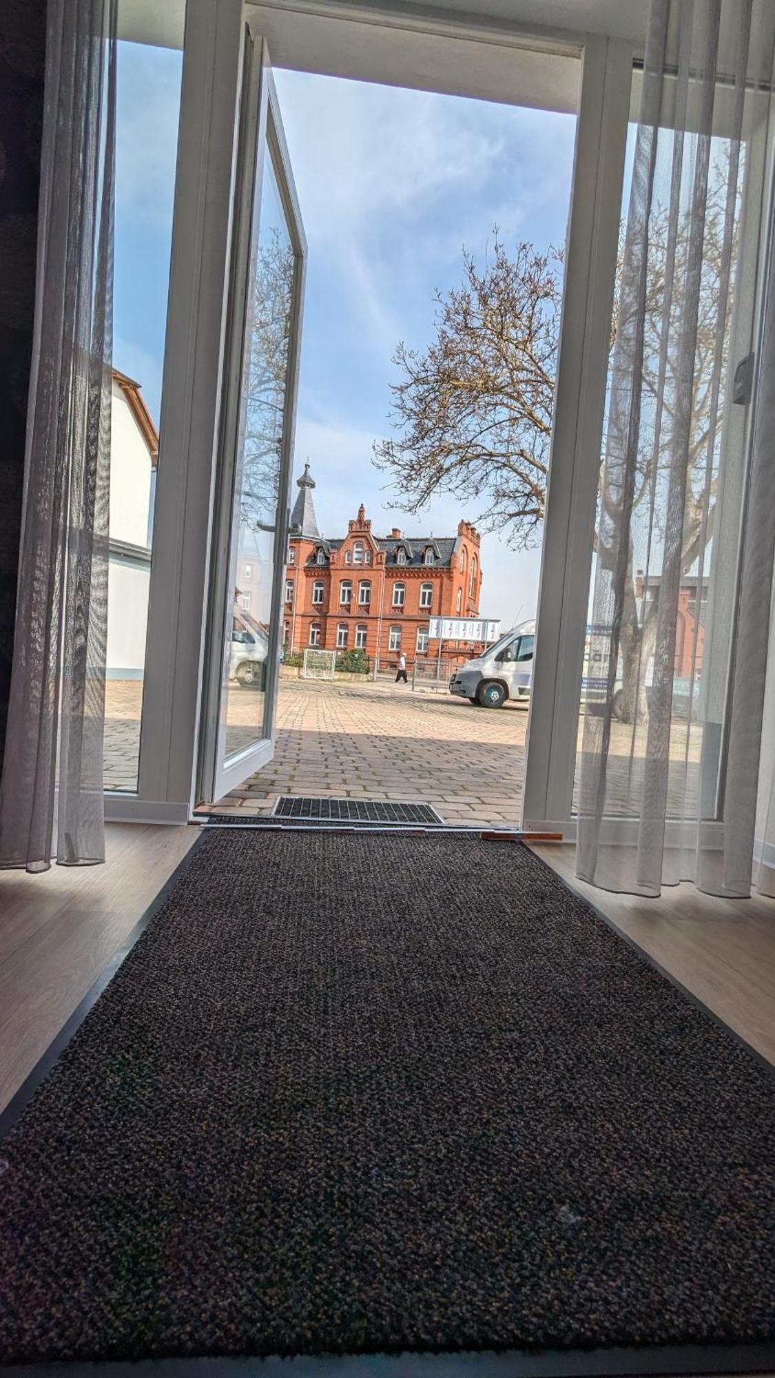 Fewo Urban Gotha-Apartment Ekhof- Am Schlosspark- Parken An Der Der Tuer- Barrierefrei, 900 Meter Zum Bahnhof - Wallbox Eksteriør billede